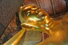 タイ式マッサージの「ワット・ポー」世界・彫像ベスト10に選出