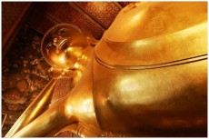 世界彫像ベスト10入りータイ伝統医学の総本山「ワット・ポー」