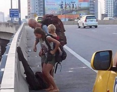 【タイ】高速道路上で下車させられた外国人観光客