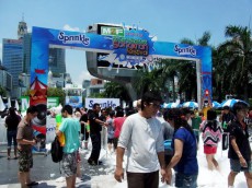 タイ伊勢丹前で水かけ祭りのイベントが今年も開催される。
