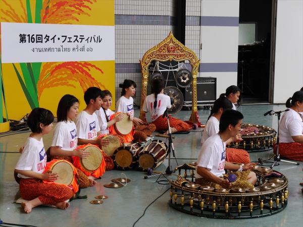 世界最大のタイフェスティバルに「神田外語大学タイ伝統音楽愛好会も出演」