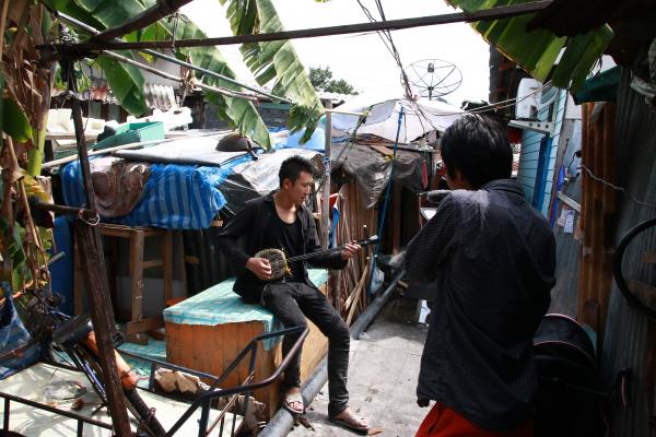 【タイ】バンコク最大のスラムで初のミュージックビデオ撮影