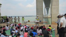 【カンボジア】つばさ橋を補習校の子供たちが見学ーJICAカンボジア事務所