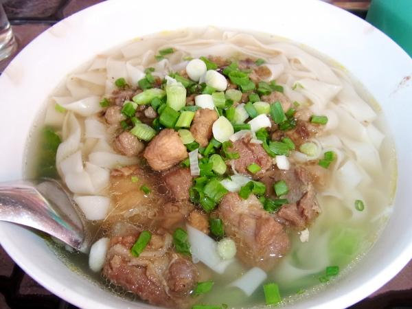 【ラオス】中国人市場で食べる、本格的牛肉麺