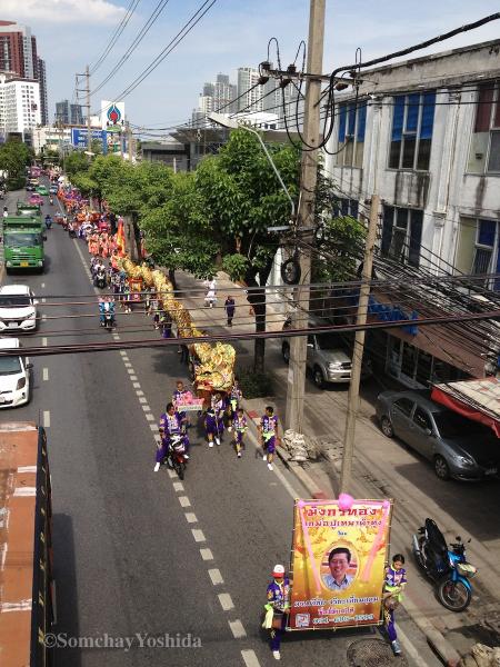 【タイ】音楽事務所による「カオパンサー」に向けての奉納8kmパレード