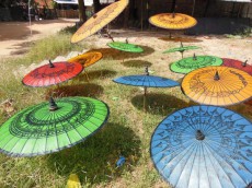 【ミャンマー】伝統工芸品「パテインの傘」海外輸出好調も生産数が追い付かず