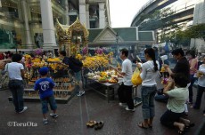 【タイ】バンコク中心部で爆発、27人死亡・軍事用TNT爆薬ーバンコクテレビ報道