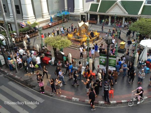 【タイ】エラワン廟がが再開し多くの参拝客が訪れる