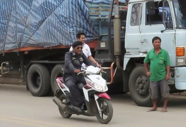 【タイ】バンコク爆弾テロ実行犯と思われる黄色いシャツの男を逮捕ーカンボジアとの国境アランヤプラテート