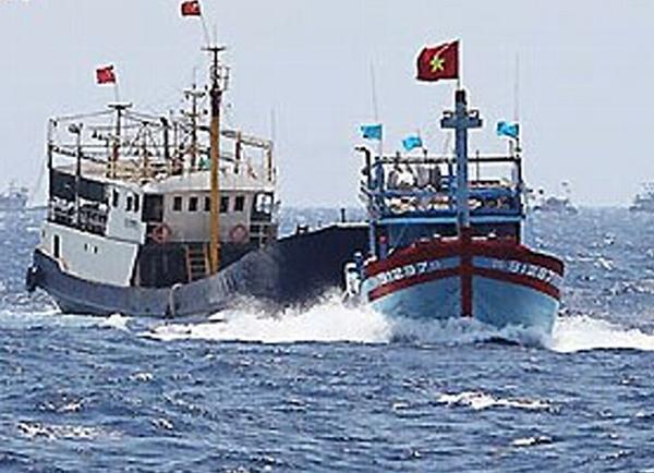 【ベトナム】中国海賊船に襲撃され、漁船が沈没ー南シナ海