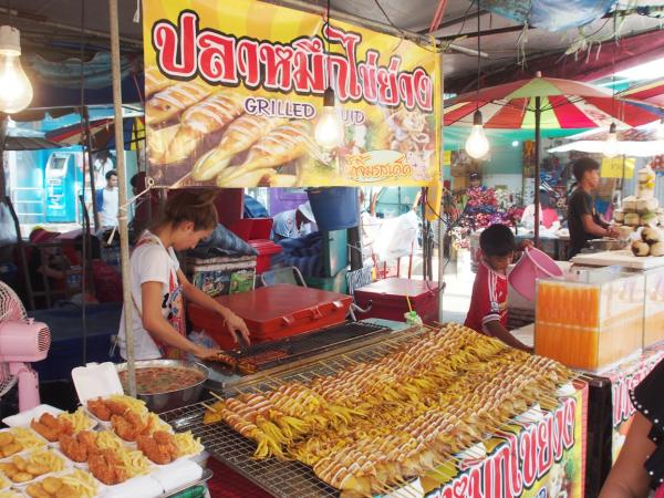 【タイ】タイ最大の週末市、チャトチャック・ウィークエンドマーケットは屋台も楽しい