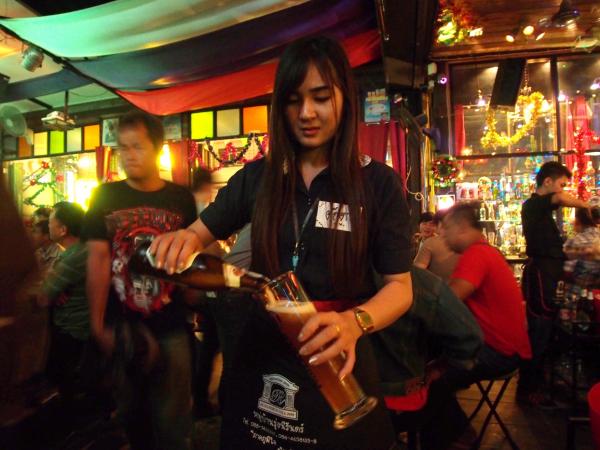 【タイ】学生が多い地方都市は夜の店も充実している