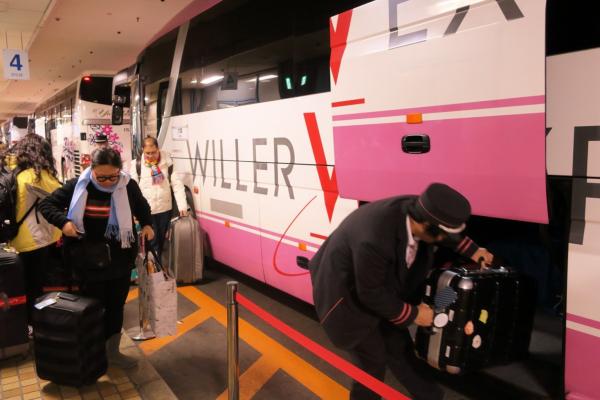 日本の快適夜行バス、ゴージャスなリクライニング座席がタイ人にも大好評