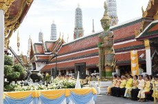 タイのプミポン国王が在位70年、各地で記念式典
