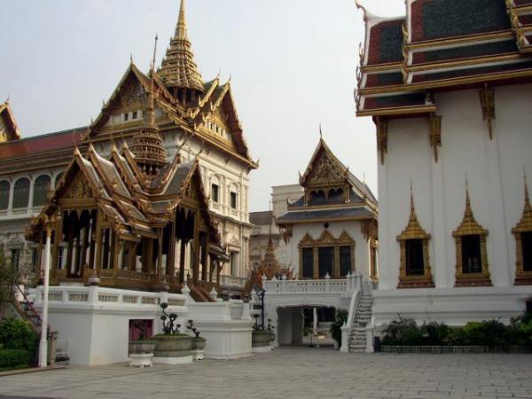 【タイ】優先的に宮殿へ入場させようと王族を装った女性が逮捕される