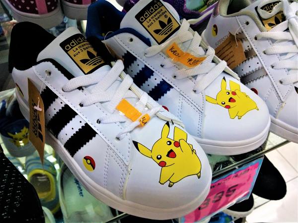 ポケモンadidasスニーカーが大人気！ 偽物王国(中国)からーフィリピン