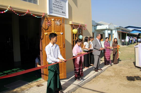 【ミャンマー】日本のIT企業が児童養育施設にPCルーム建設