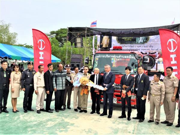 【タイ】日野自動車・給水車の引き渡し式、マハーサラカーム県でー在タイ日本大使館