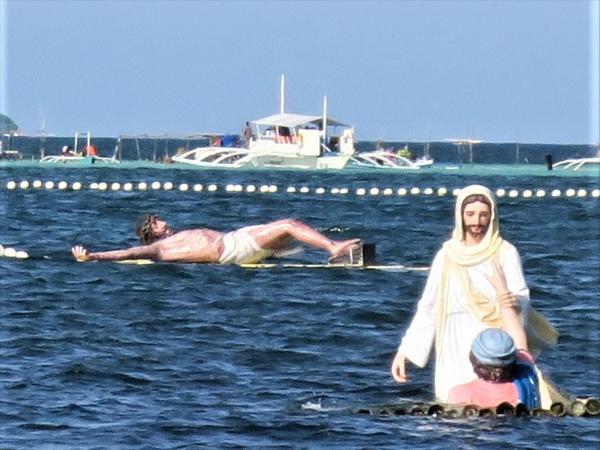 【ボホール】パクリ中国とは違う、神聖なオブジェが浮かぶ イソラ・デ・フランシスコ島