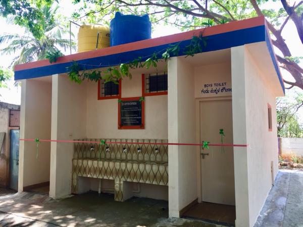インド日通、現地のハイスクールに洗面設備を寄贈