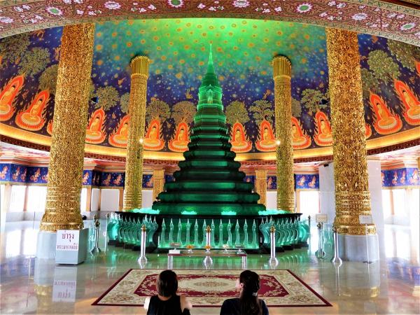 中国人観光客はまだ知らない「ワット・パークナム寺院」の天井画ーバンコク