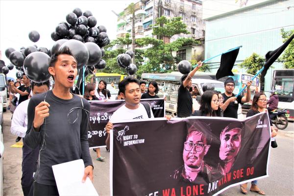 【ミャンマー】ロイター記者釈放求めデモ　「表現の自由は悪化」　ヤンゴンで人権活動家や記者ら　