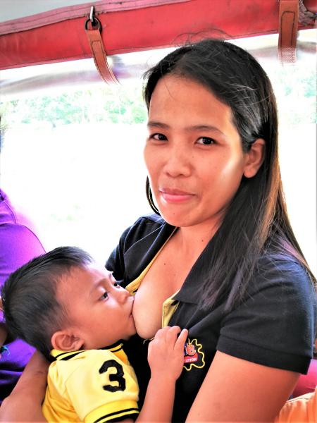 【もっと楽しいフィリピン】バスでの授乳も普通にOK！ みんなが子育てを応援ーサマール島カトバロガン