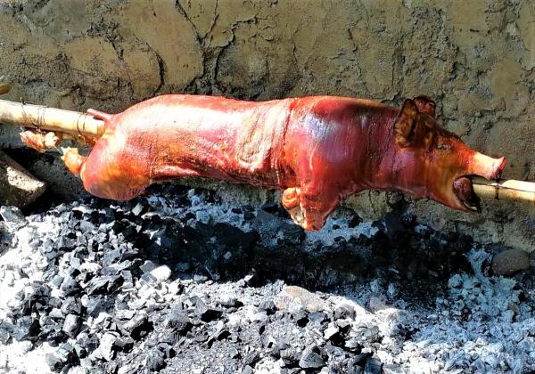 【もっと楽しいフィリピン】誕生日会には欠かせない豚の丸焼き「レチョン」