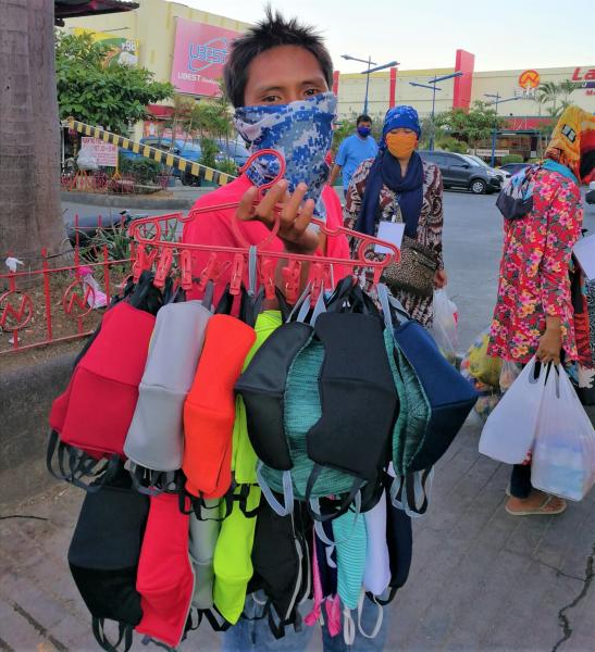 フィリピン　セブ・マクタン島では、布製マスクが主流