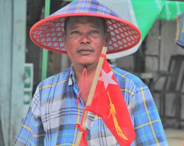 【ミャンマー】サイカーに政党の旗がはためく　ヤンゴンはや選挙ムード　与党が圧倒的多さ