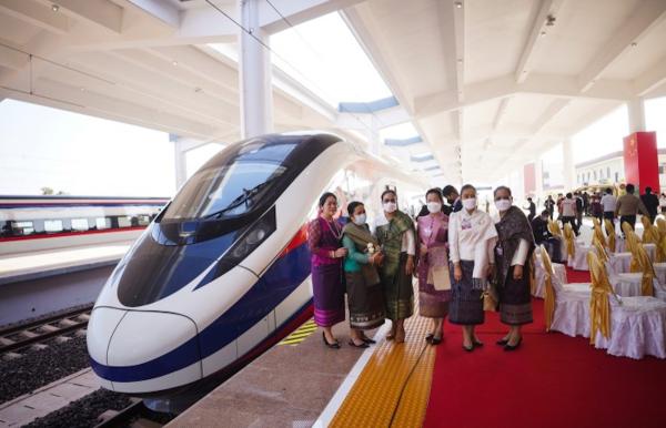 【ラオス】初の国際長距離鉄道が正式に開通し、祝賀式典が行われる