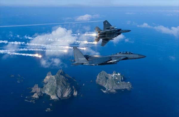 【コラム】空軍ジャンパーの似合う素敵な大統領ー韓国