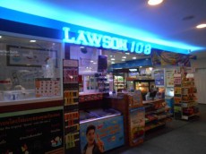 【タイ】「LAWSON108」でハーフ＆ハーフ丼を発見=日本にはないメニュー