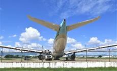 【マクタン・セブ空港】オーバーランの大韓航空機・滑走路緑地帯隅に移動