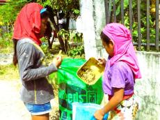 廃品回収で生きるマクタン島の子どもたちと、日本人ボランティアの絆