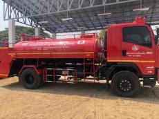 在チェンマイ日本総領事館、シードンチャイ町に8,000リットル水槽付消防車整備を支援