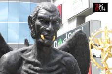 【タイ】翼の生えた黒いエンジェル仏像、ホテル前に鎮座！
