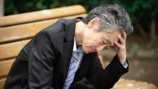 銀行の言うことなんて高尚すぎで分からねぇよ…月収27万円・60歳再雇用サラリーマン、給与4割減の補填に「退職金全額投資」も大後悔