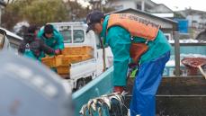 マグロ漁船に乗ってくれ…ハンバーガーを買いに行くだけで絡まれる〈治安最悪〉の街。家族想いな“喧嘩自慢の17歳”が「マグロ漁船員」となった理由【実話】