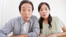 俺たちの育て方が甘かったのかな…氷河期世代の〈勝ち組〉夫婦を戦慄させた一通の督促状。元凶は“自分探し”中の25歳・長男宛に年金機構から届いた「ピンク色の封筒」【CFPの助言】