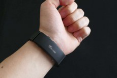 心拍も測れるスマートリストバンド「wena wrist active」を使ってみた