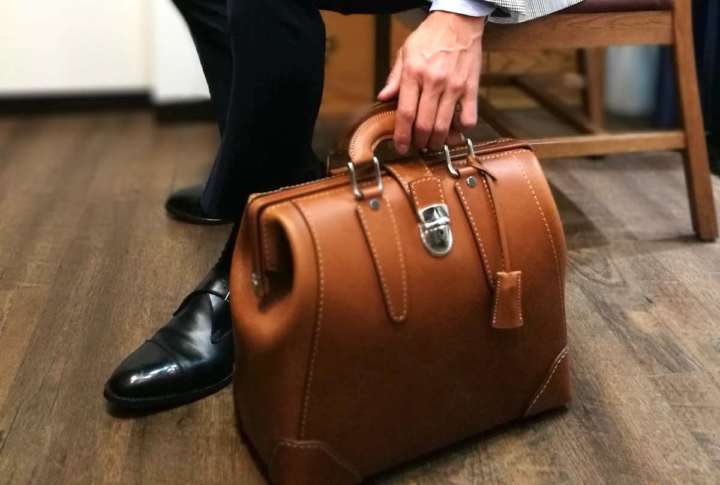 職人の手によるクラシックなダレスバッグに見惚れる｜Infoseekニュース