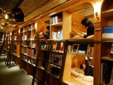 【行ってきた】本を読みながら夢の世界へ……。 新感覚ホステル「BOOK AND BED TOKYO」
