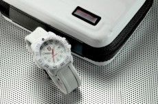 冬にピッタリ！オールホワイトのLuminox × BRIEFINGコラボウォッチ