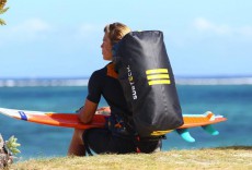 防水を極めたスポーツバッグで早く海へ遊びに行きたい！