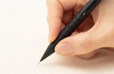 人気沸騰中のシャープペン「スマッシュ」に極細0.3mmが復刻するぞ！