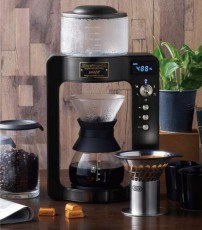 コーヒーを淹れる工程まで楽しめる！特徴的なデザインもオシャレです