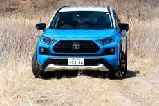 コレは売れそう！3年ぶりに日本復活の「RAV4」は宿敵に対するトヨタからの挑戦状