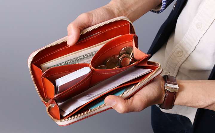 いっぱい入るのに膨らまない！長財布の利点を生かした設計が面白い 