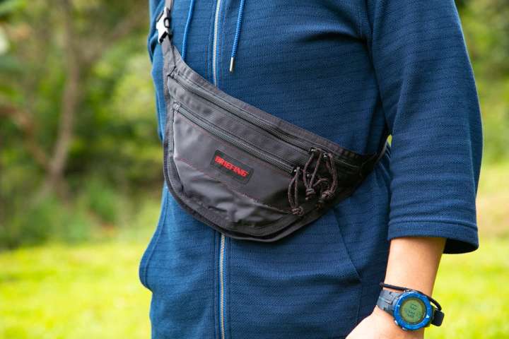 BRIEFINGのミニボディバッグが海外旅行での貴重品入れにピッタリでした